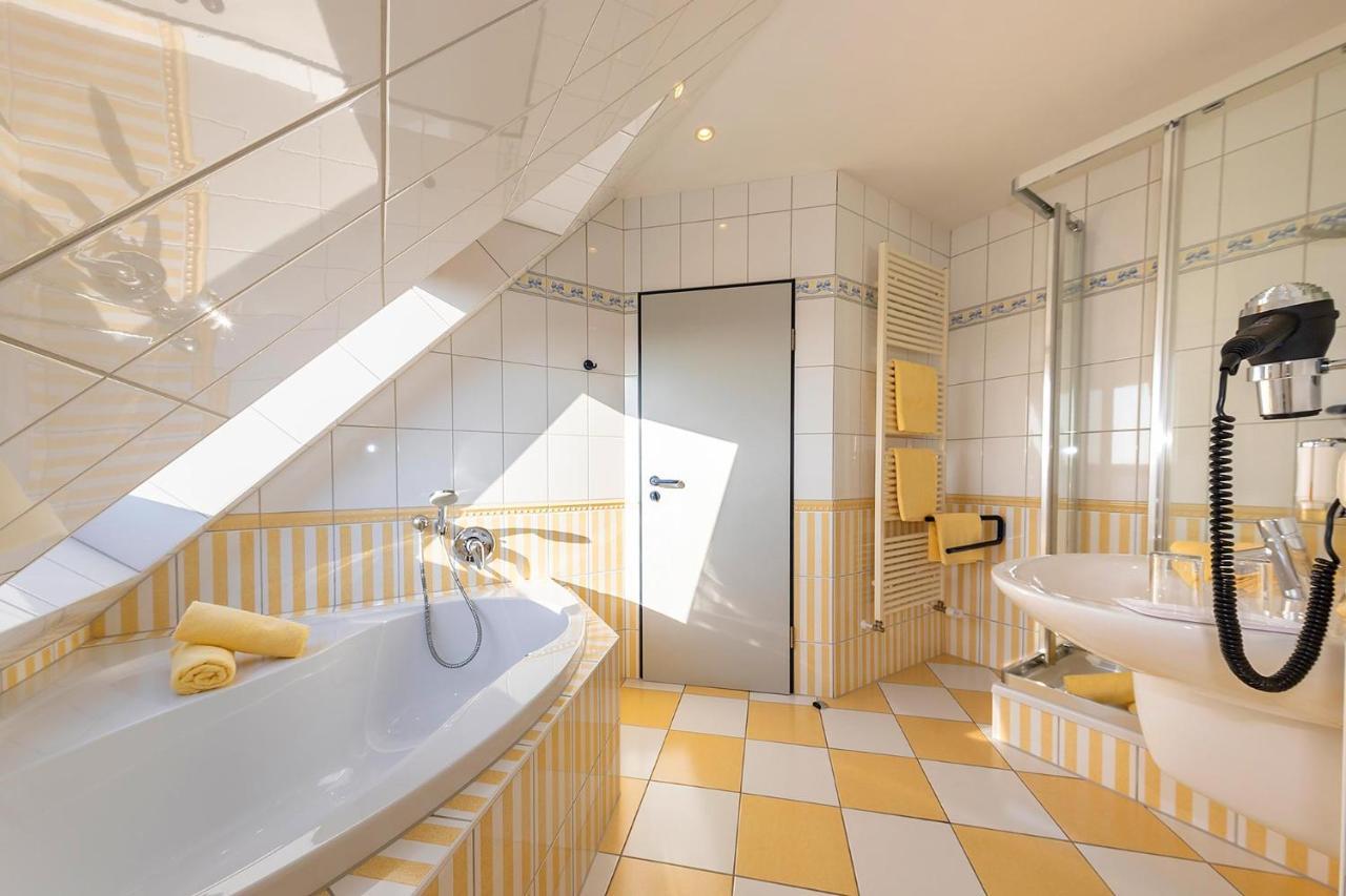 Duenenhotel Am Meer รอสต็อค ภายนอก รูปภาพ